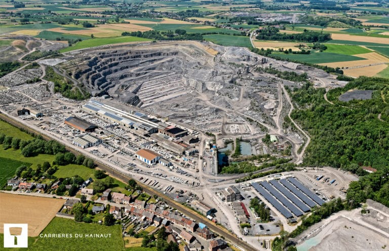 CARRIERES DU HAINAUT, steengroeve waar natuursteen (arduin) wordt gewonnen.